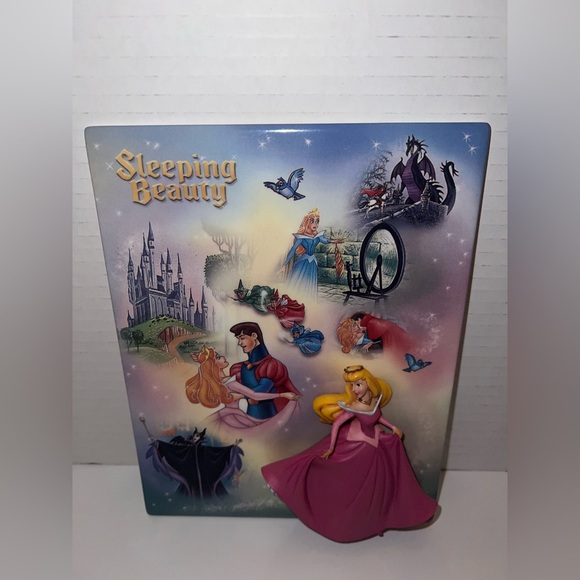 🔥Disney 3D Sleeping Beauty Bradford Exchange Decorative Wall Plaque - Picture 2 of 7